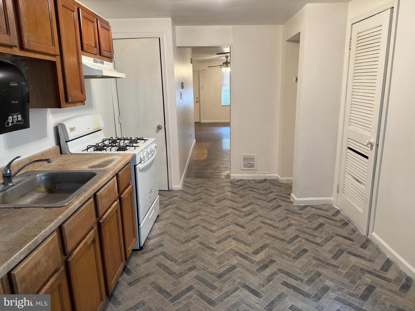 1016 Potter Street photo 9