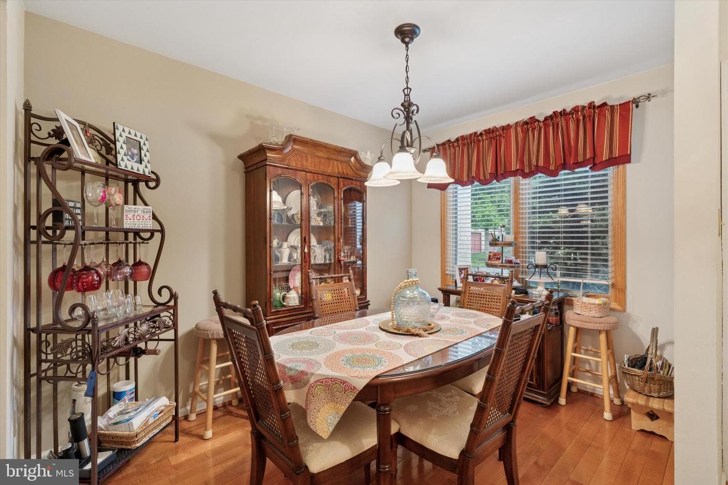 614 Hillcrest Court photo 2