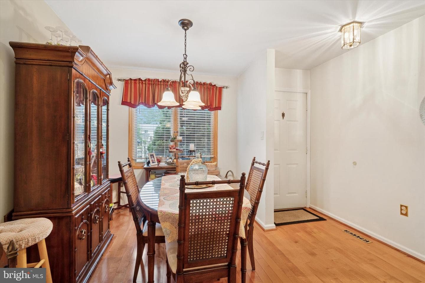 614 Hillcrest Court photo 3