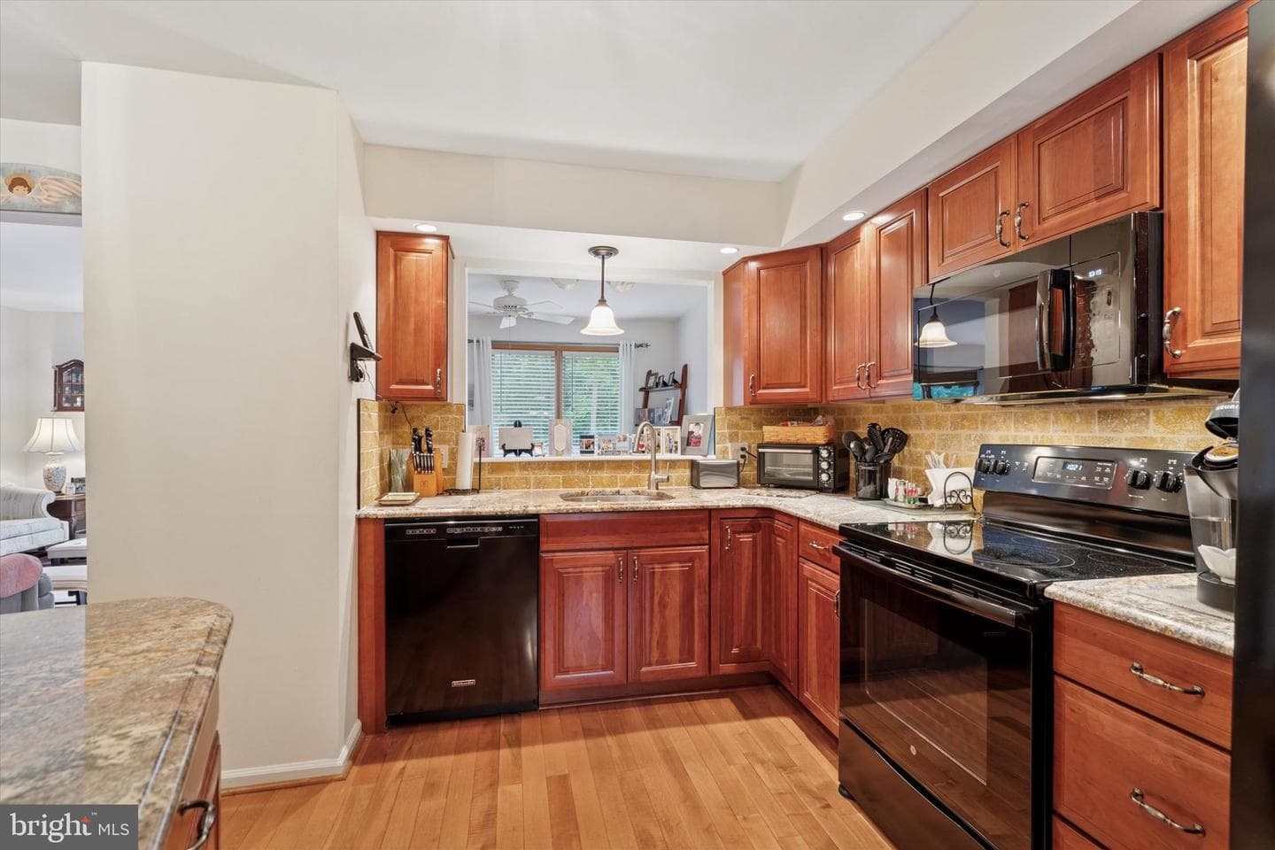 614 Hillcrest Court photo 6