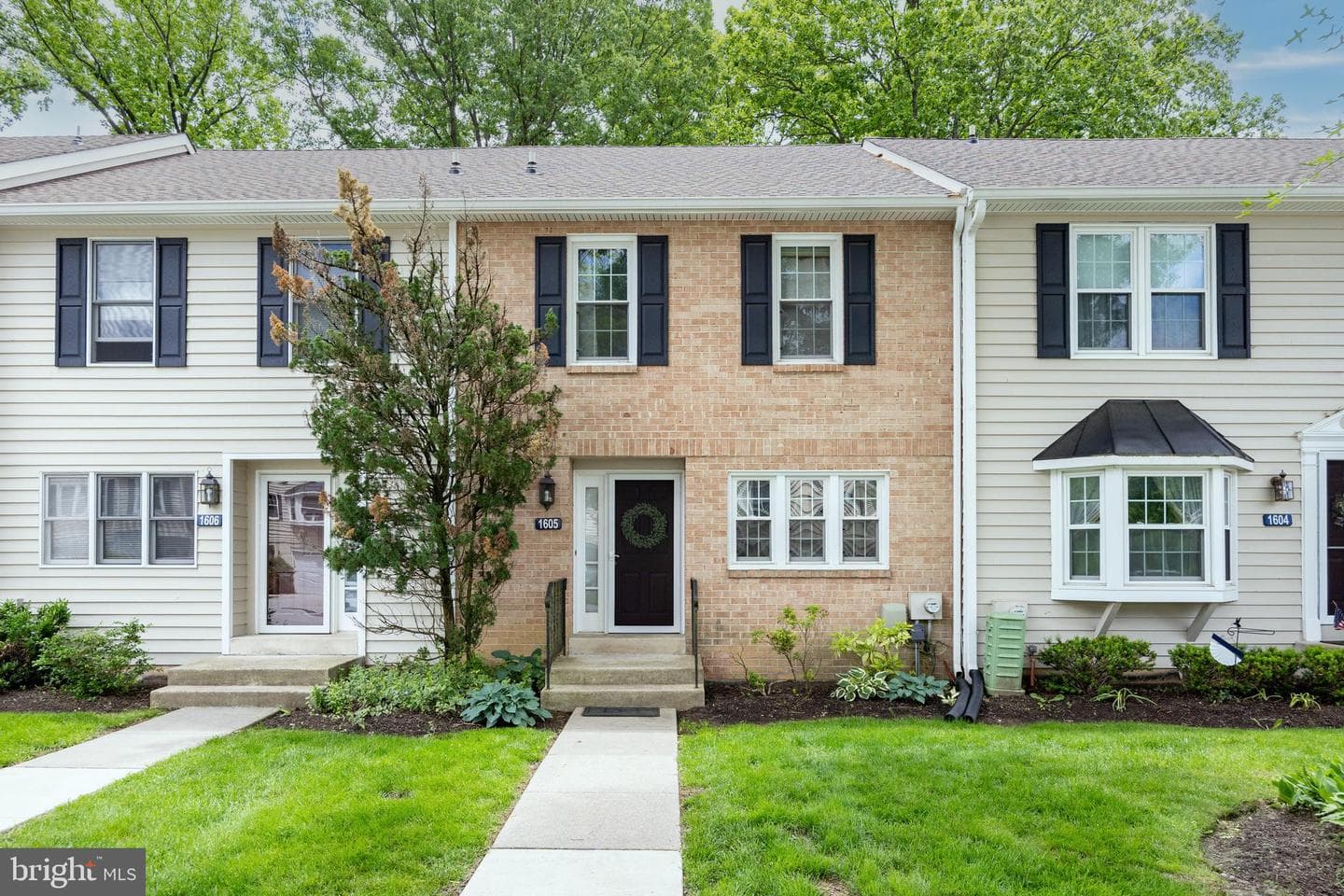1605 N Glen Drive #1605 photo 2