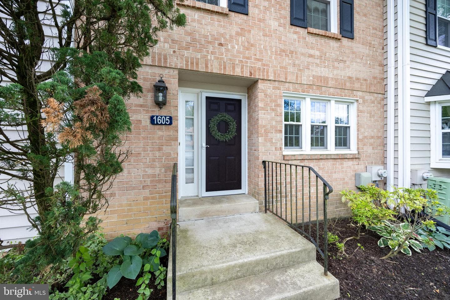1605 N Glen Drive #1605 photo 4