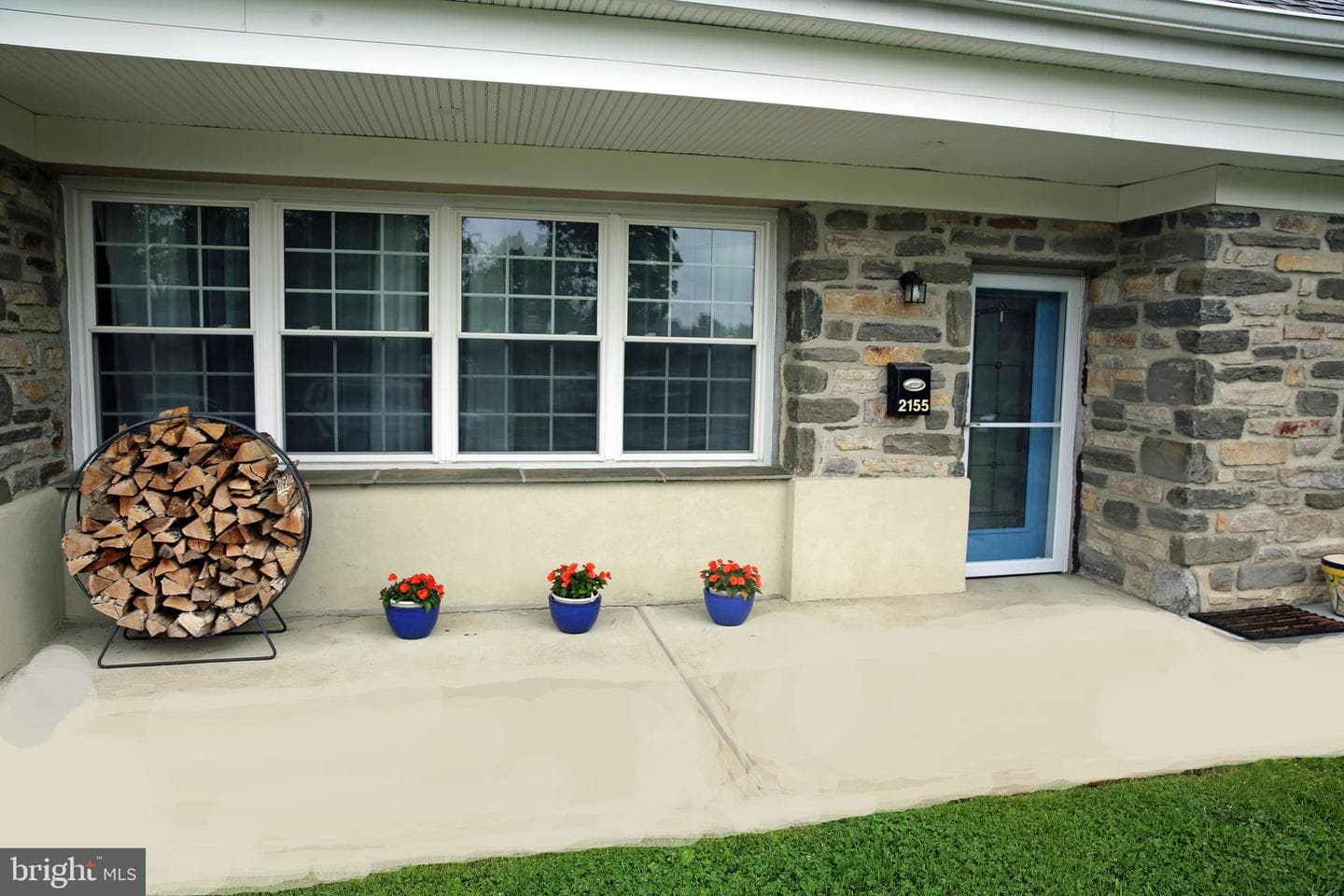 2155 Mary Lane photo 2