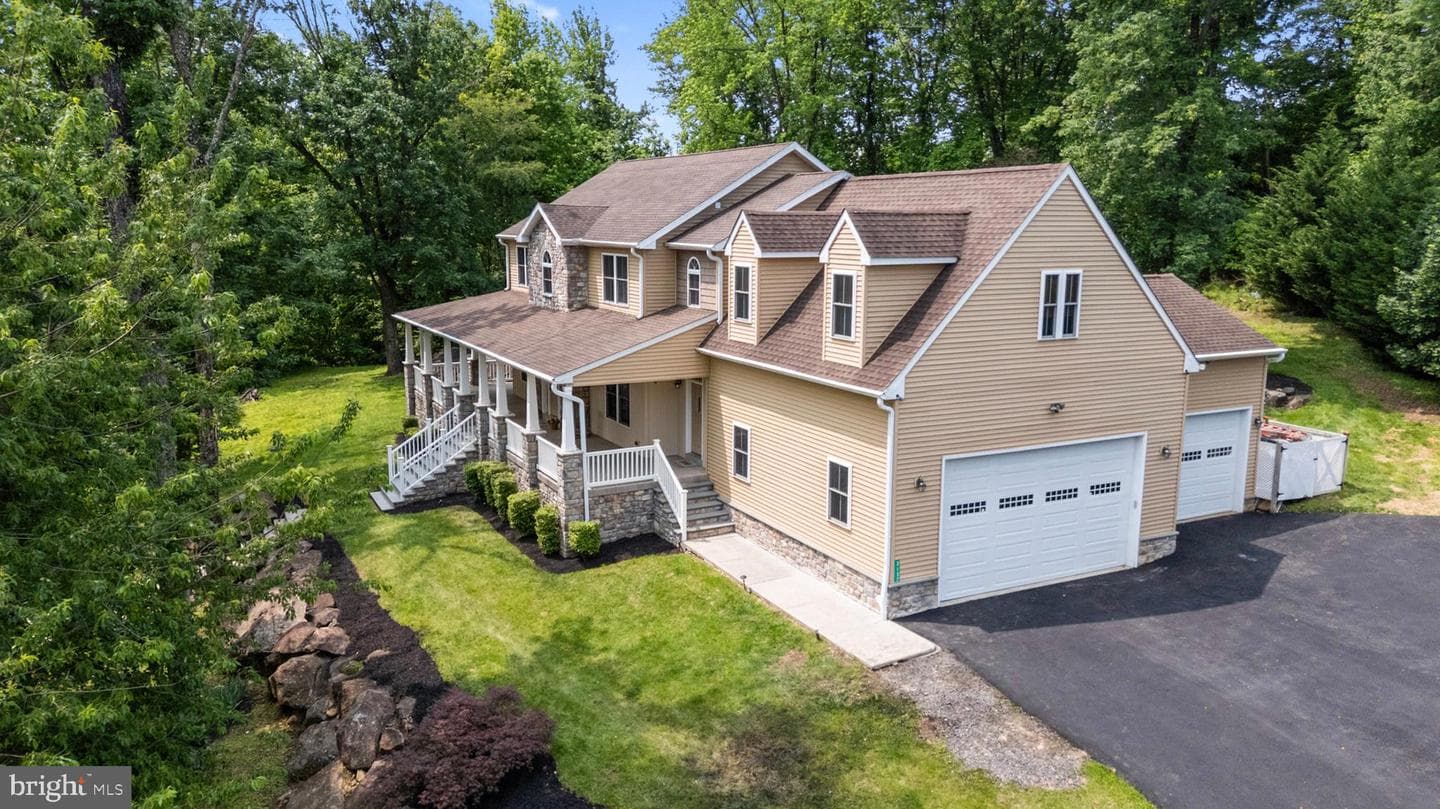 3137 Laughead Lane photo 2