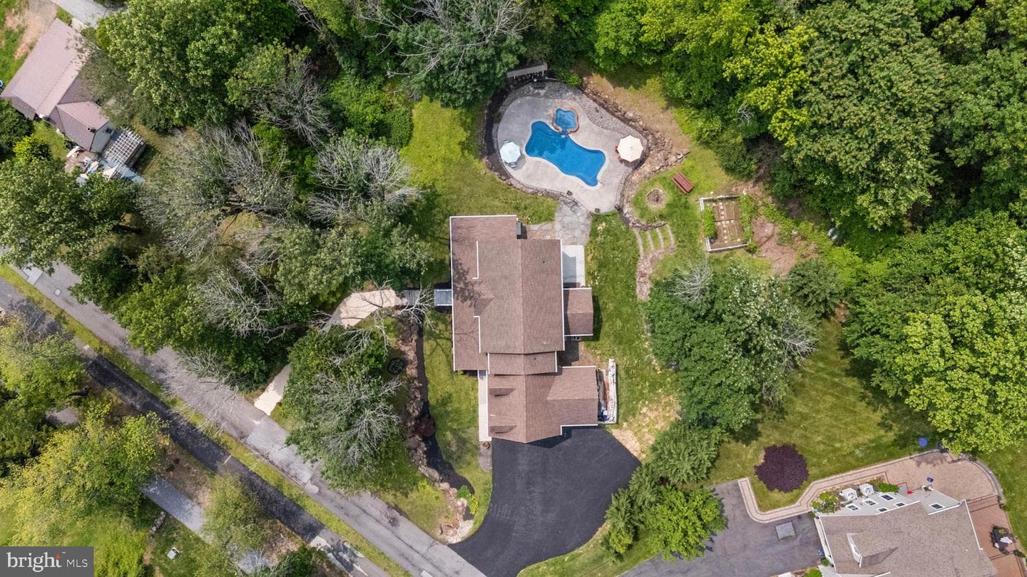 3137 Laughead Lane photo 3