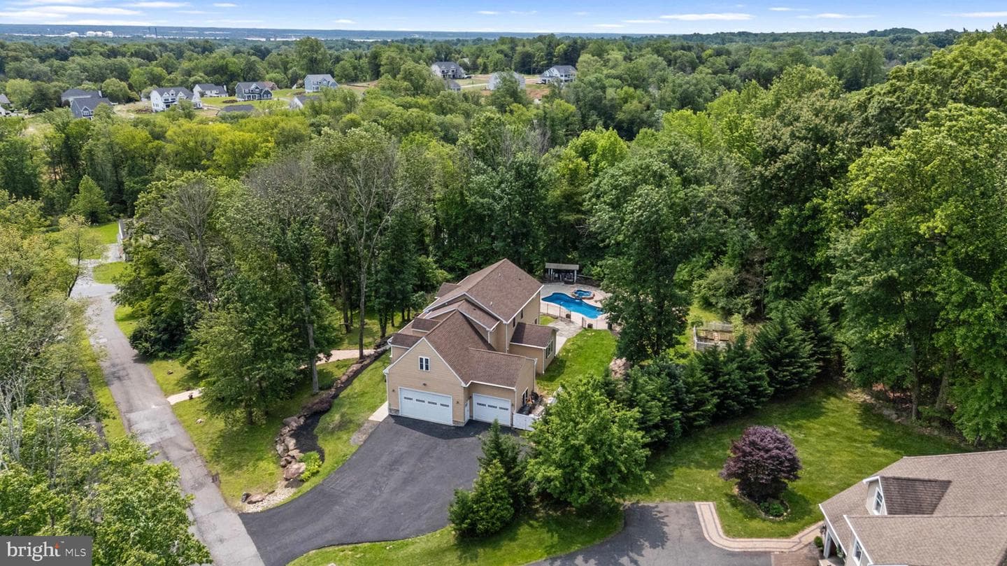 3137 Laughead Lane photo 4