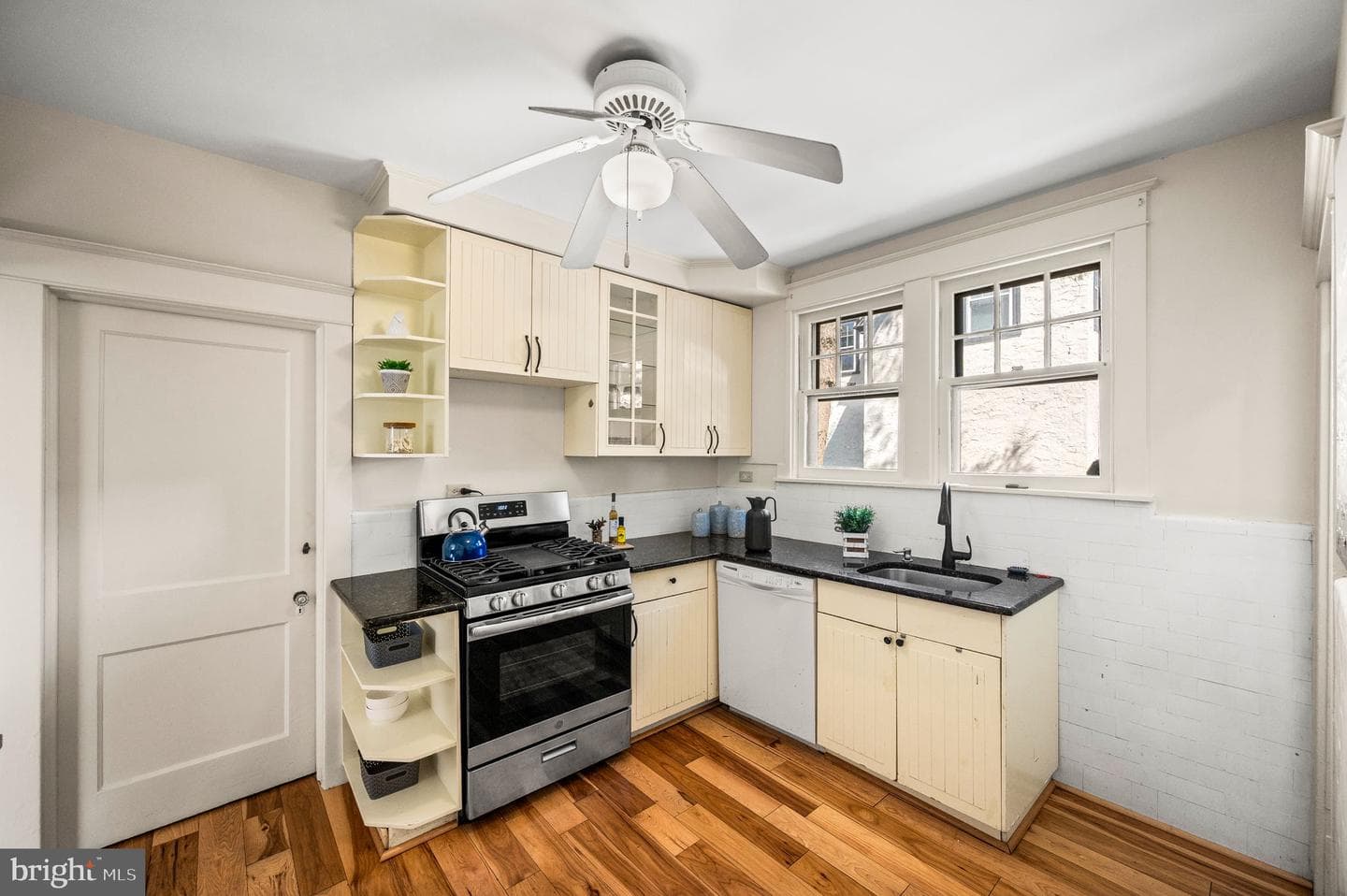 909 Cornell Avenue photo 8