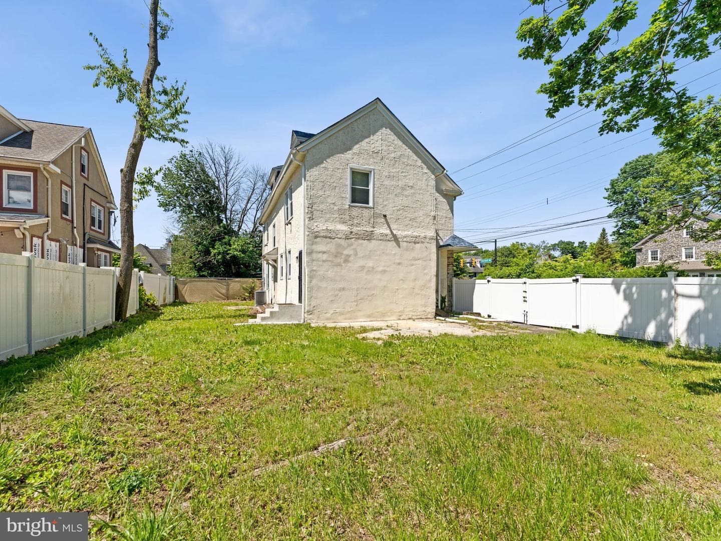 285 N Lansdowne Avenue photo 26