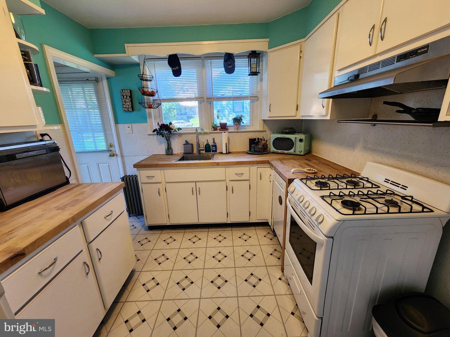 282 Davis Avenue photo 13
