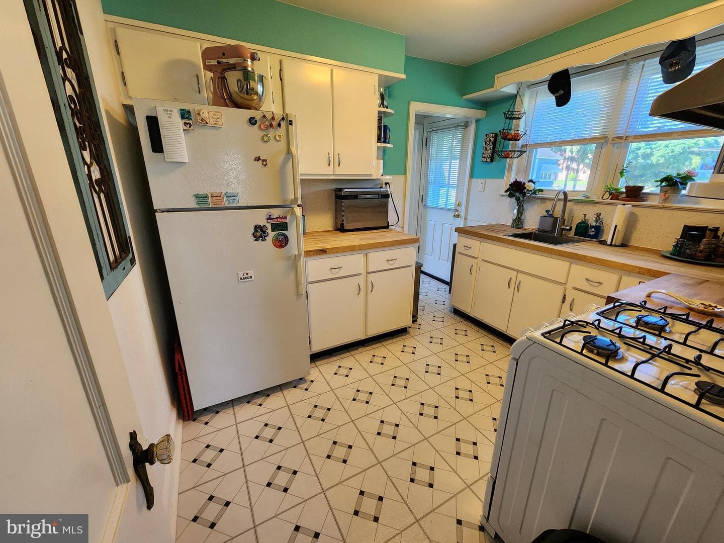 282 Davis Avenue photo 14