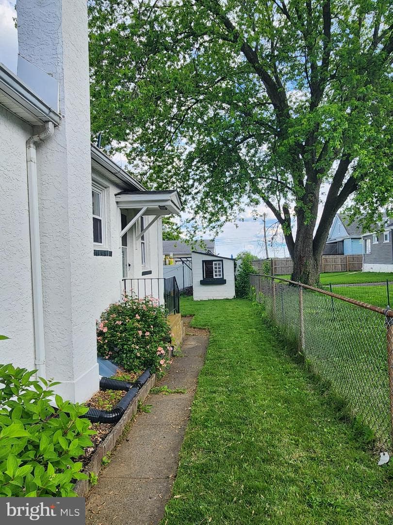 282 Davis Avenue photo 23