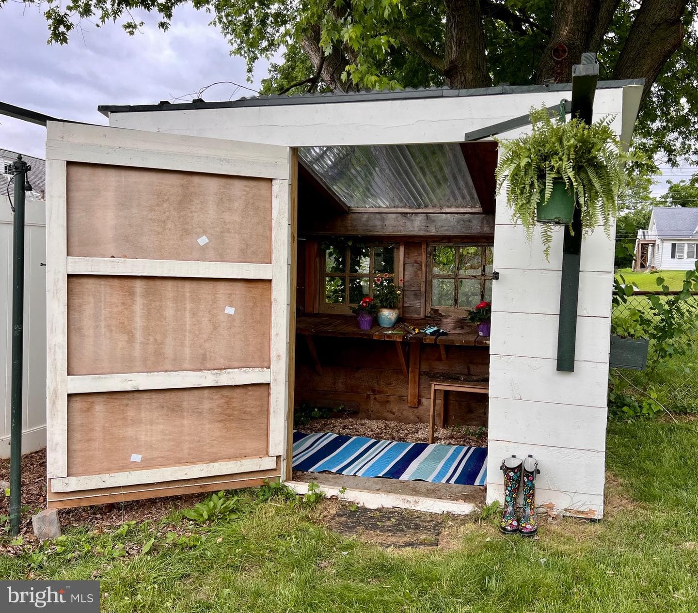 282 Davis Avenue photo 27