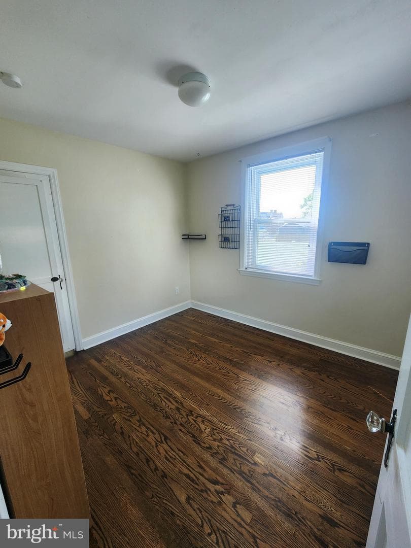 282 Davis Avenue photo 8