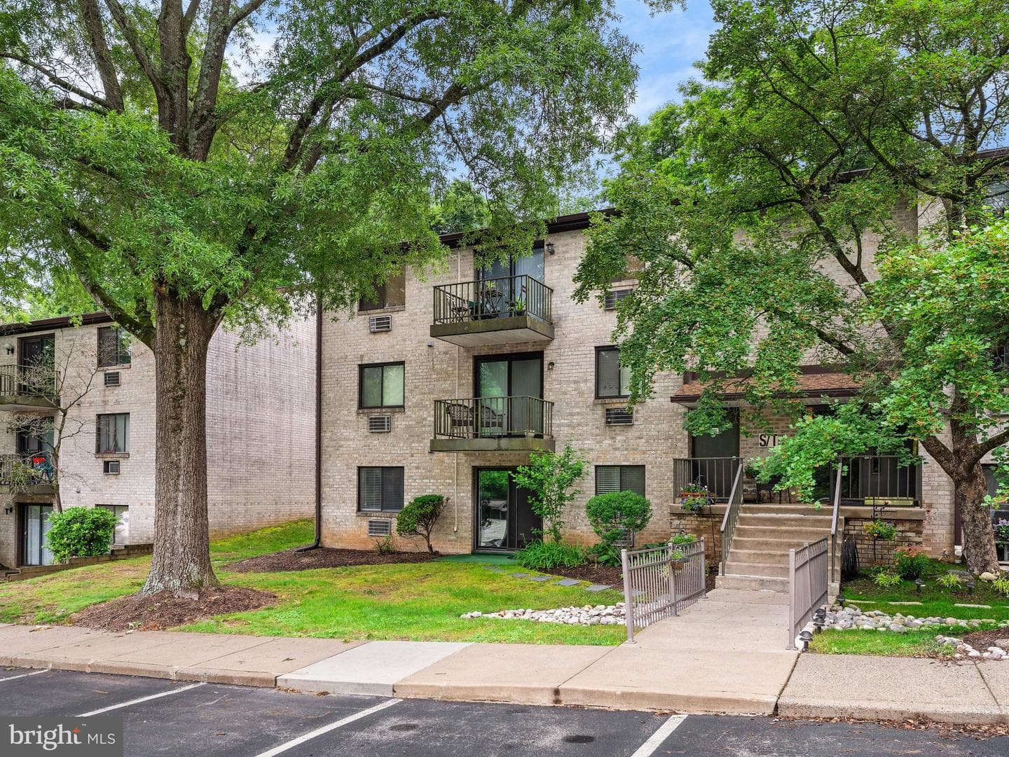 21 Dougherty Boulevard E #s2