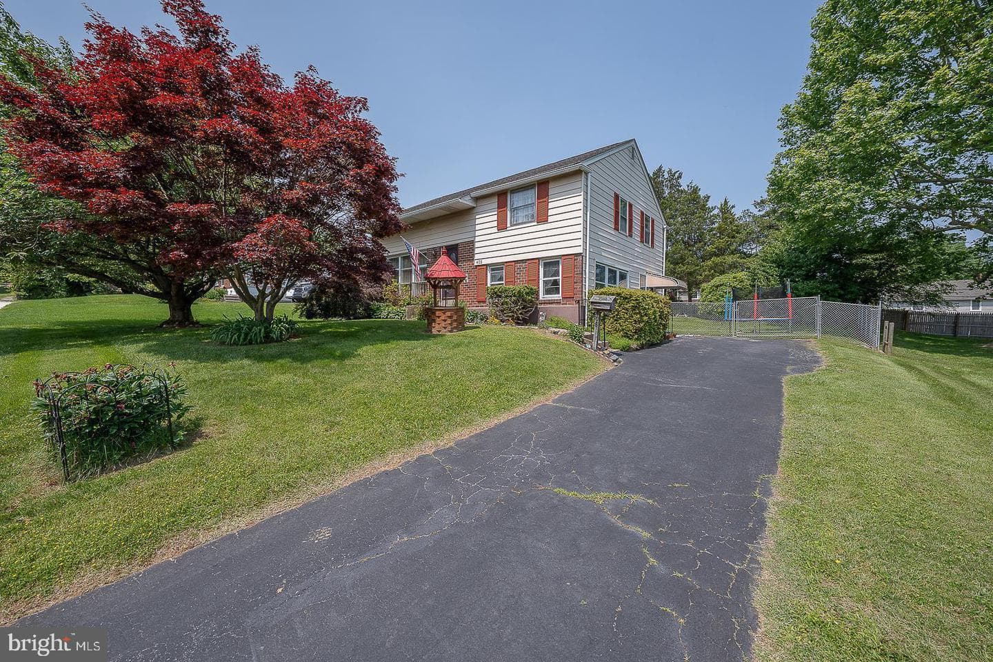 405 Garden Lane photo 1