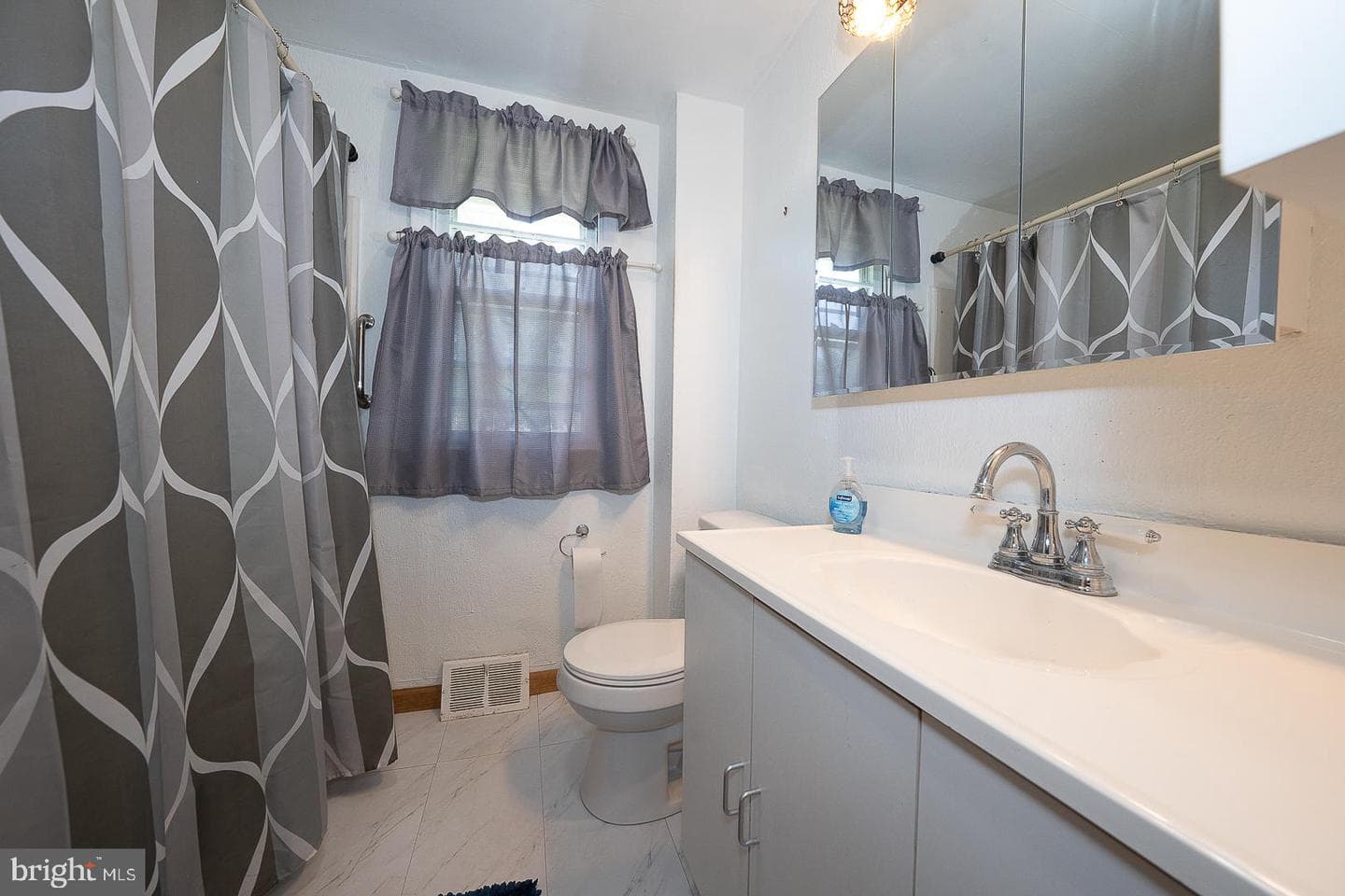 405 Garden Lane photo 23