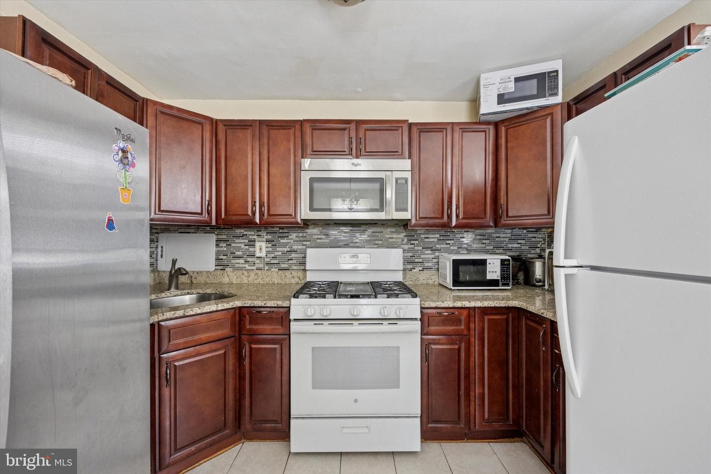630 Colwyn Avenue photo 9
