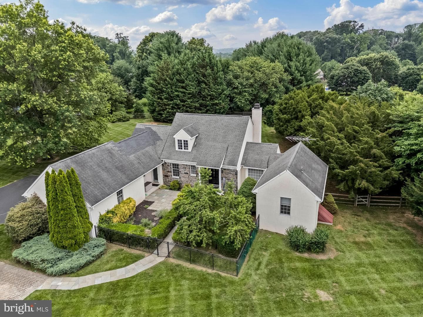384 Lenni Road photo 2