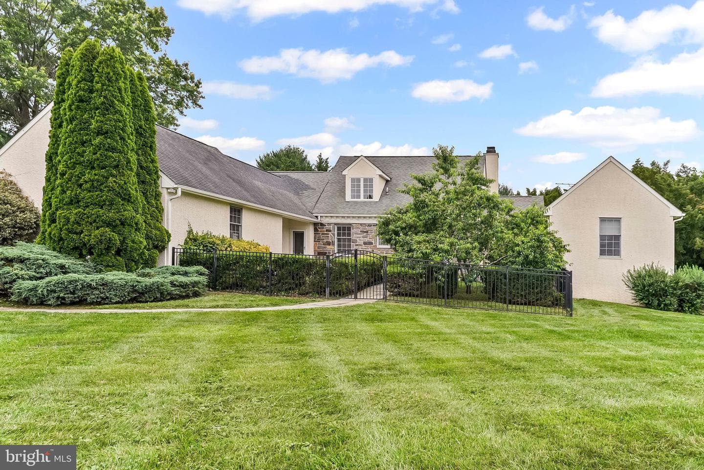 384 Lenni Road photo 3