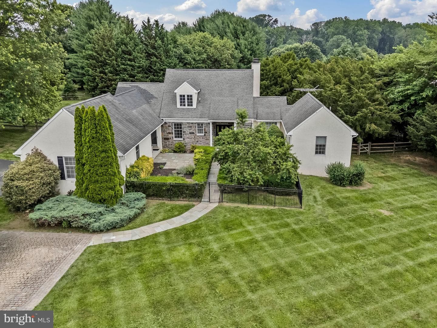 384 Lenni Road photo 4