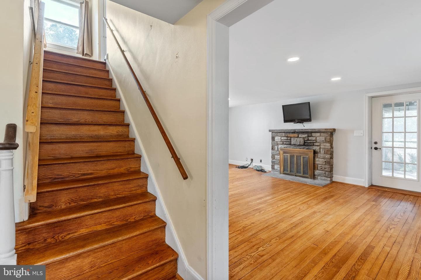 211 Mount Alverno Road photo 7