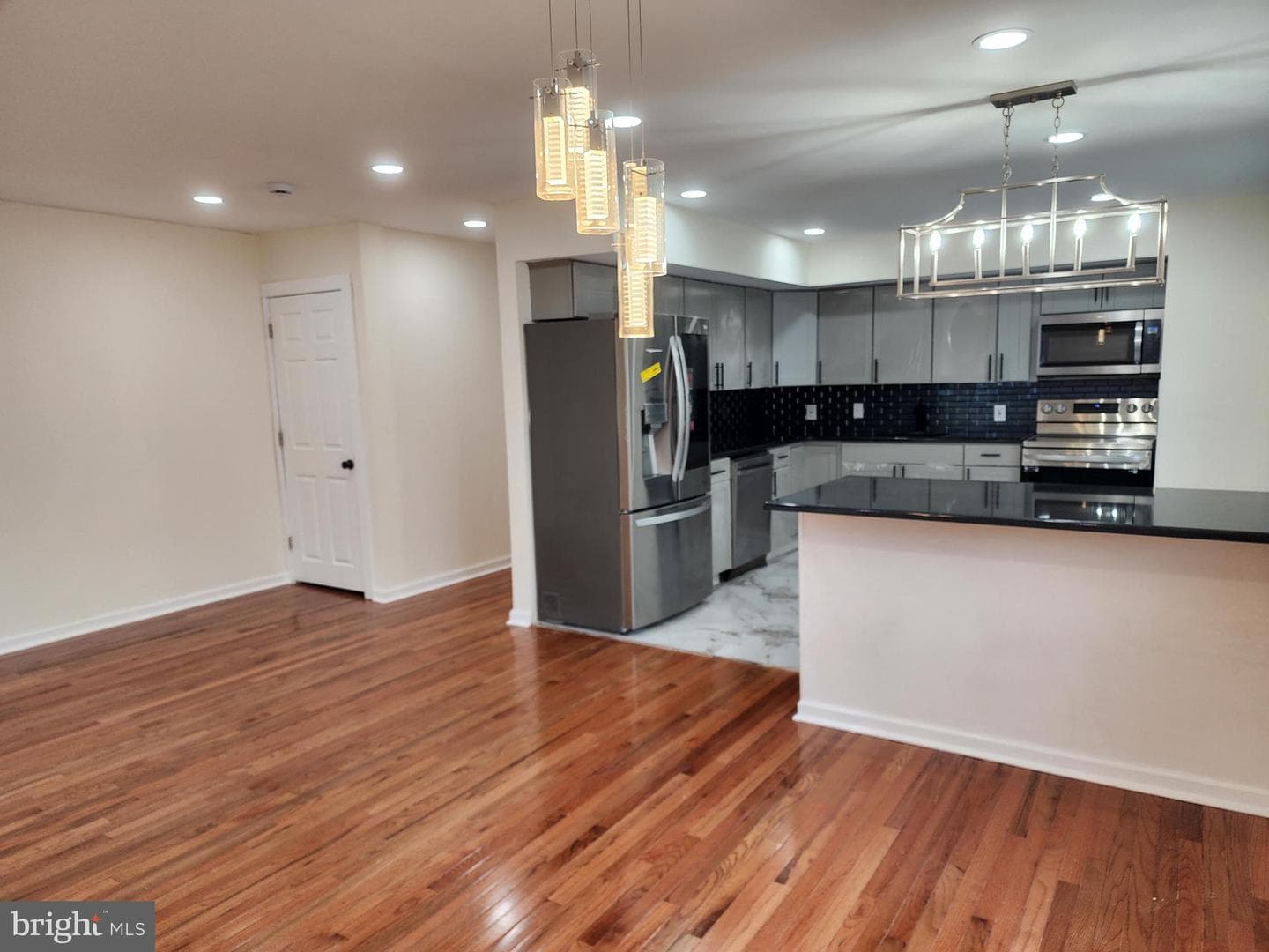 118 Rhodes Avenue #80 photo 24