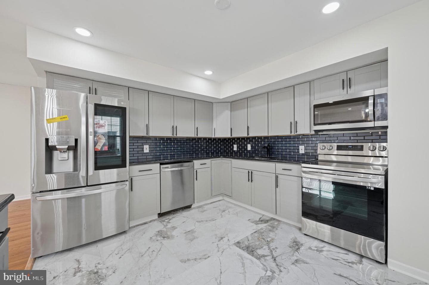 118 Rhodes Avenue #80 photo 28