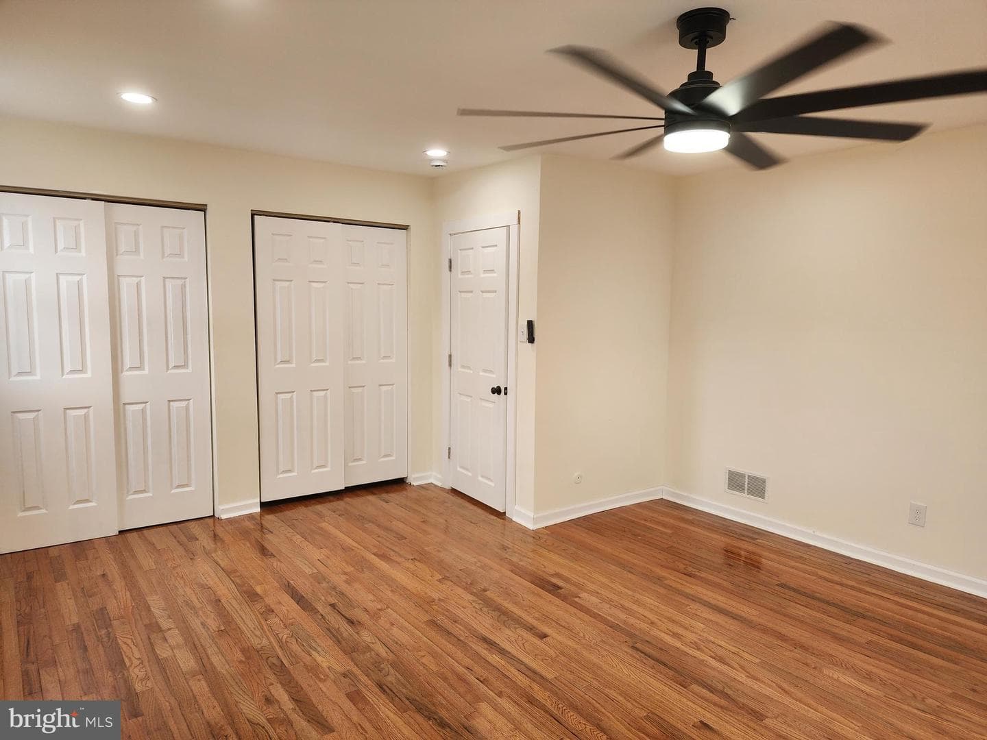 118 Rhodes Avenue #80 photo 32