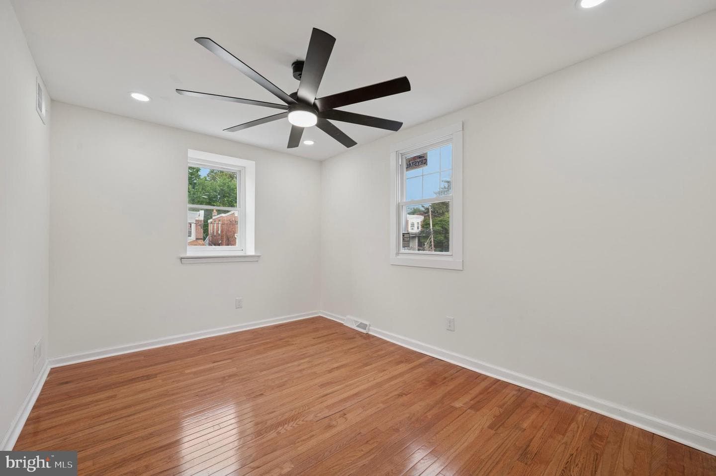 118 Rhodes Avenue #80 photo 35