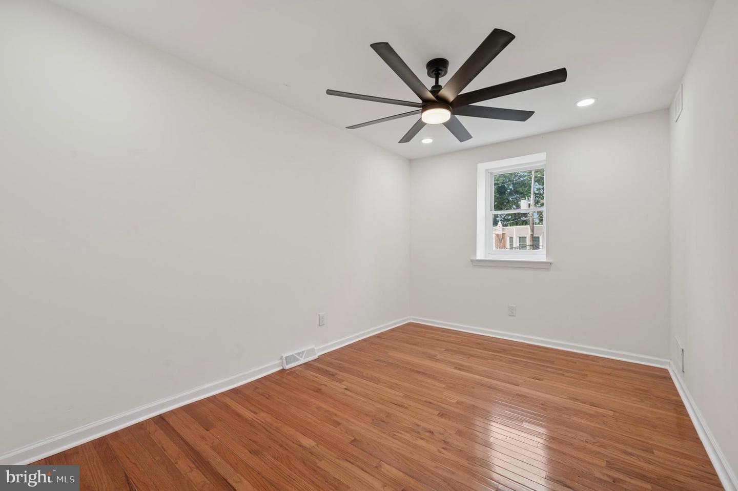 118 Rhodes Avenue #80 photo 38