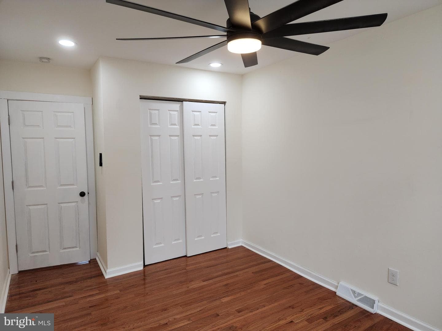 118 Rhodes Avenue #80 photo 40