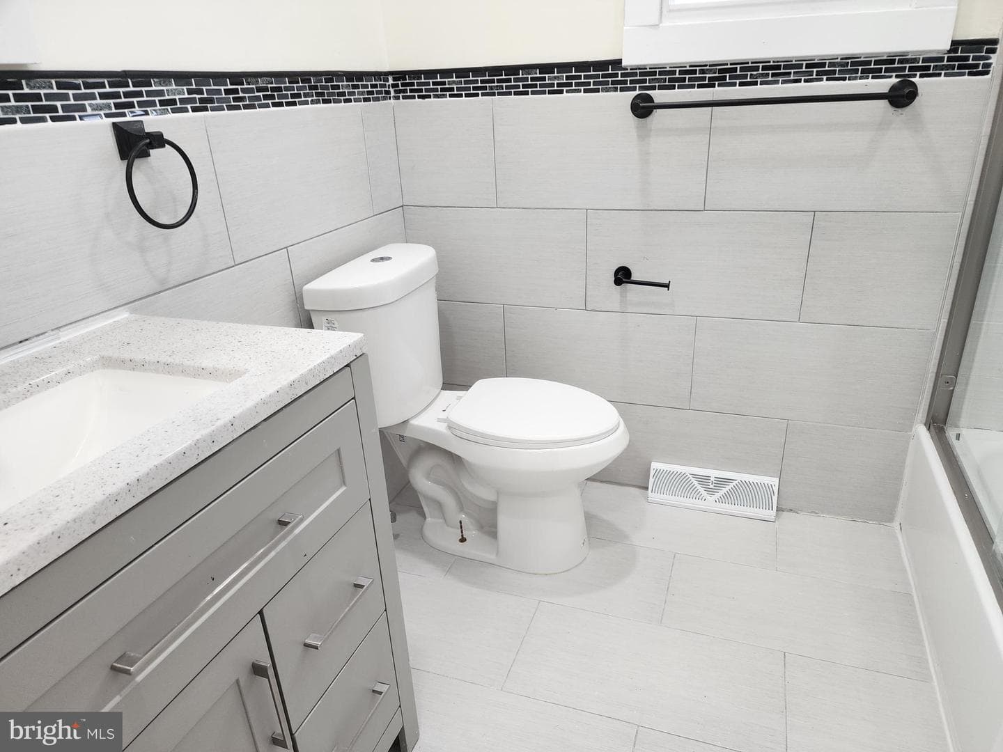 118 Rhodes Avenue #80 photo 43