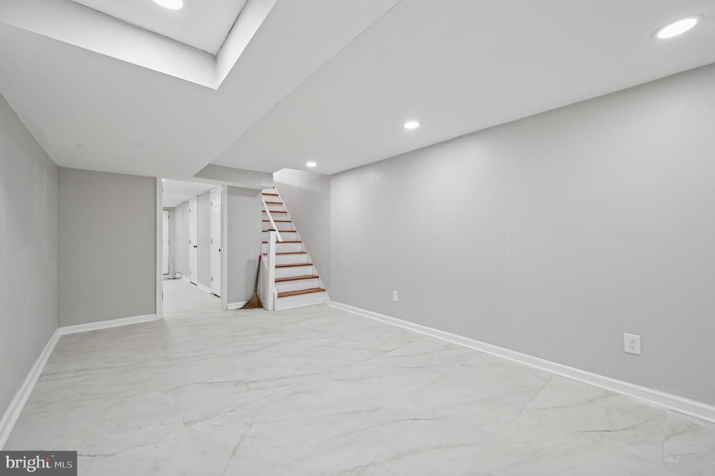 118 Rhodes Avenue #80 photo 47