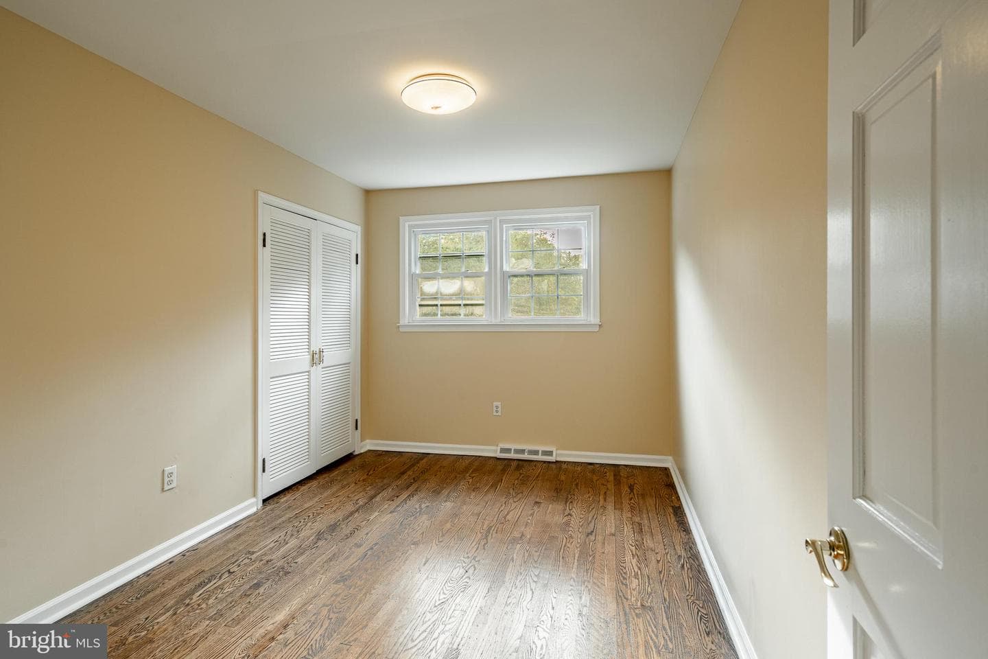 137 Latches Lane photo 32
