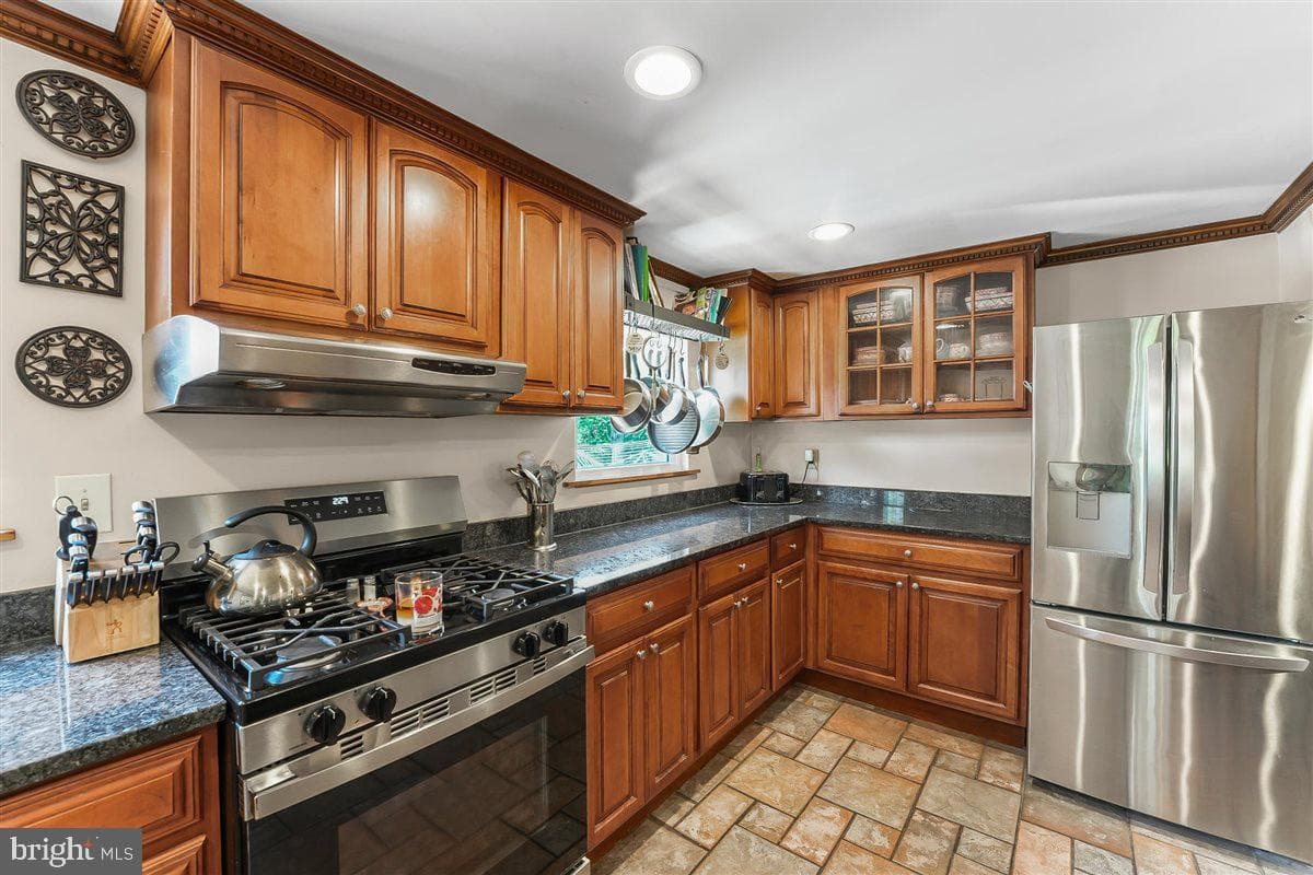 11 Stratford Drive photo 9