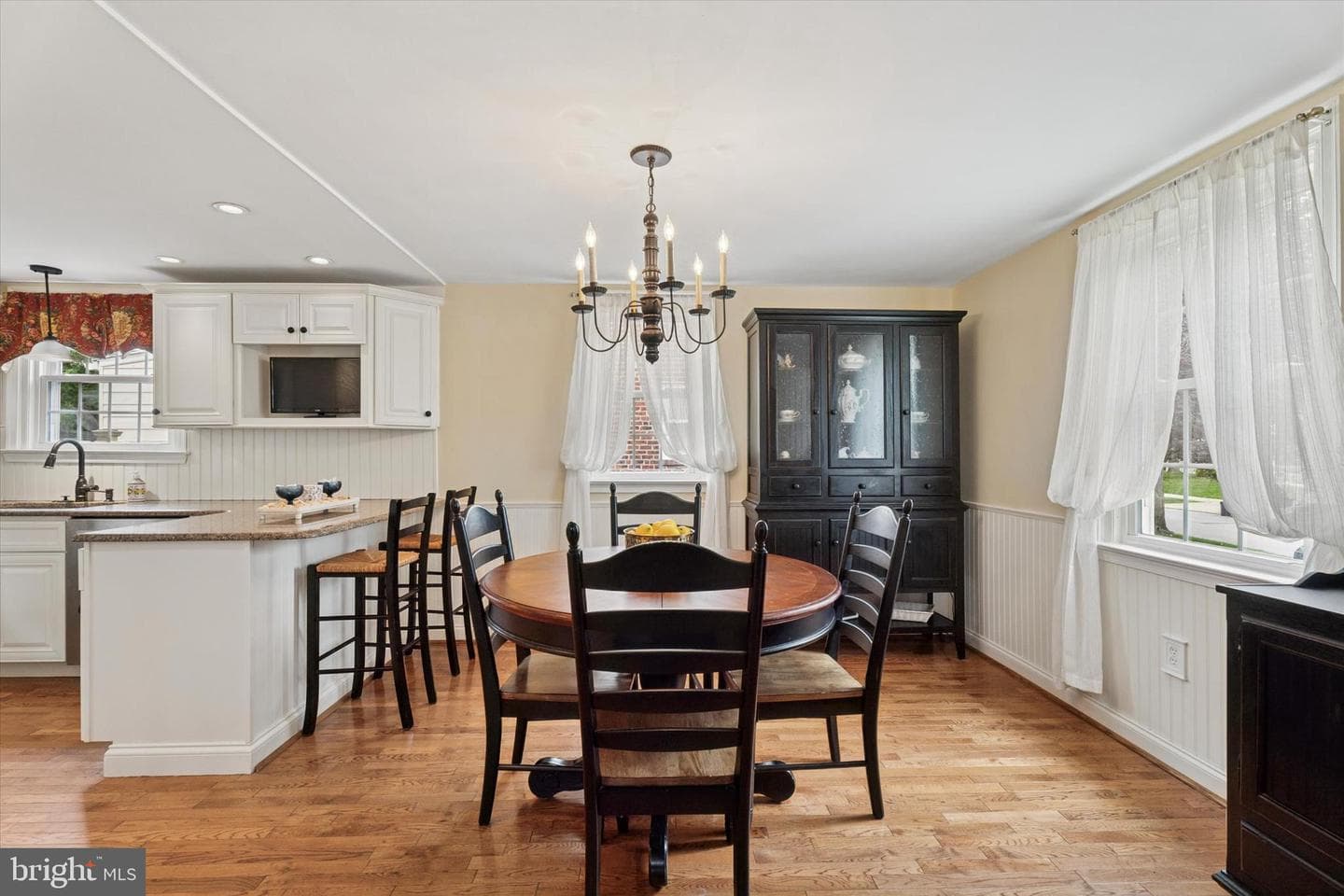 2530 Woodleigh Road photo 6