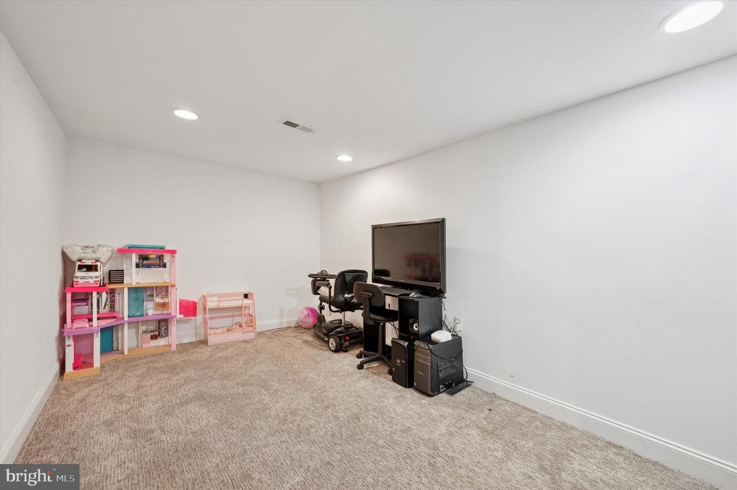 5238 Gramercy Drive photo 13