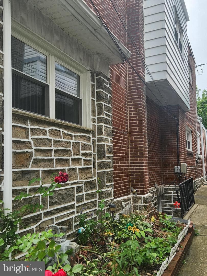951 Duncan Avenue photo 2
