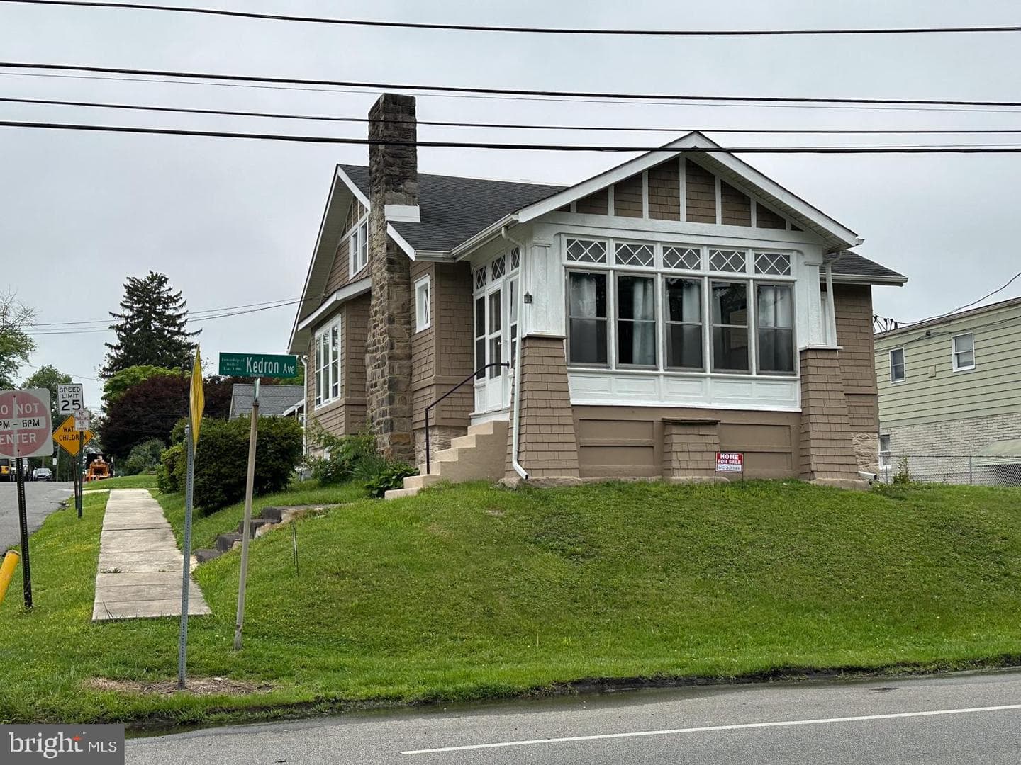 501 Kedron Avenue photo 2