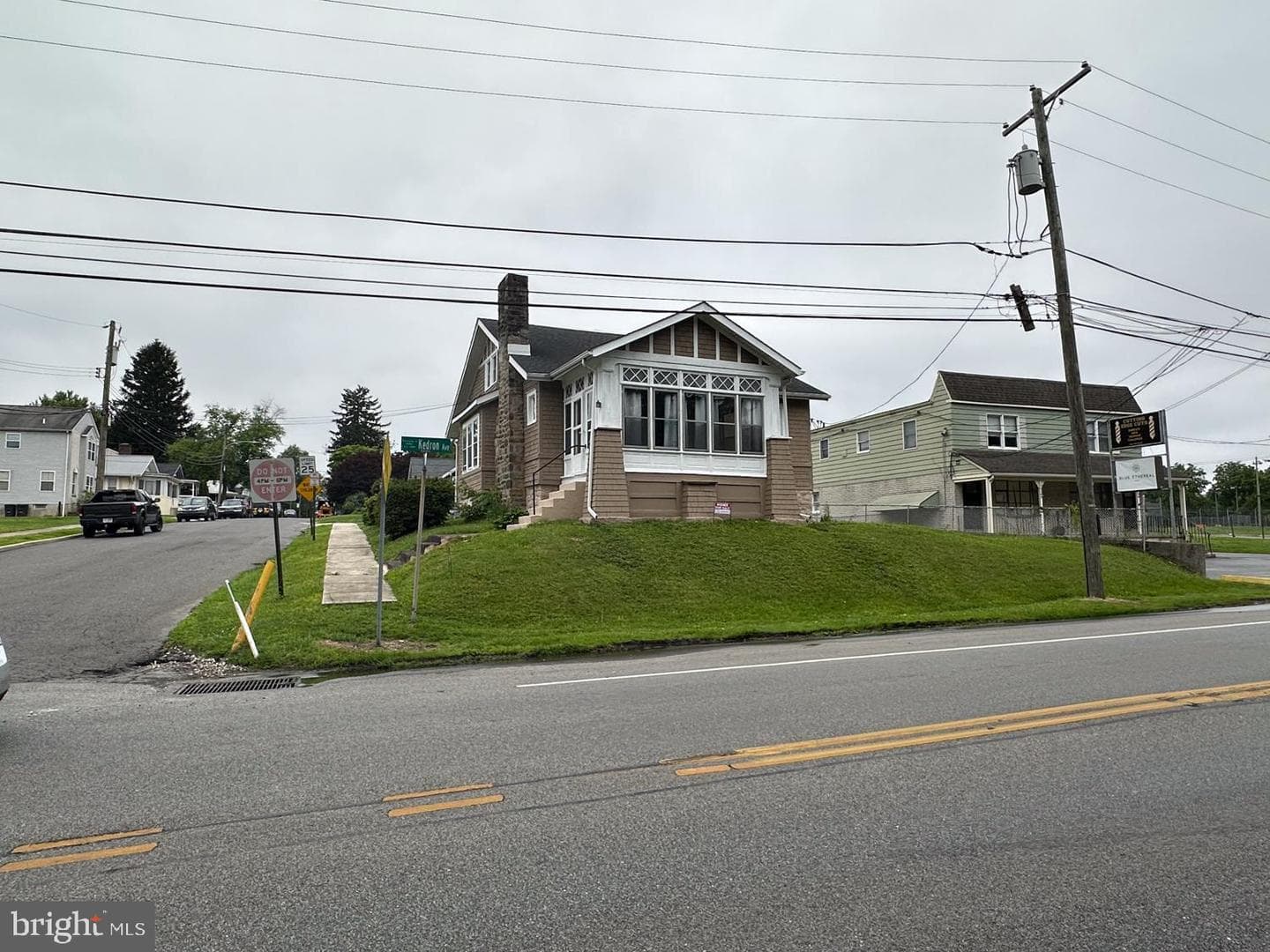 501 Kedron Avenue photo 4