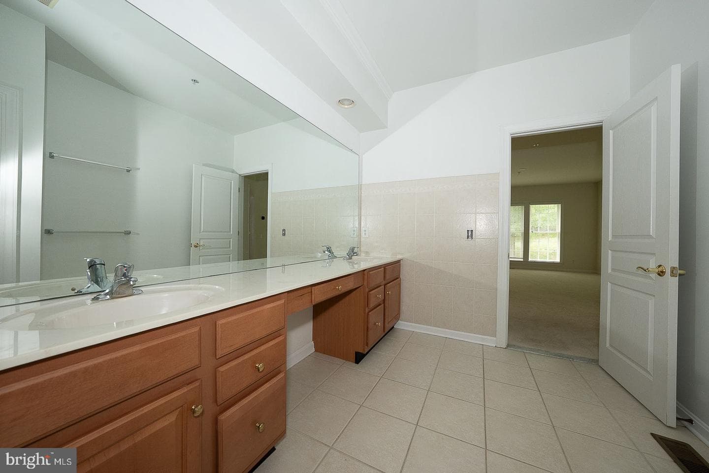 206 Excalibur Drive photo 15