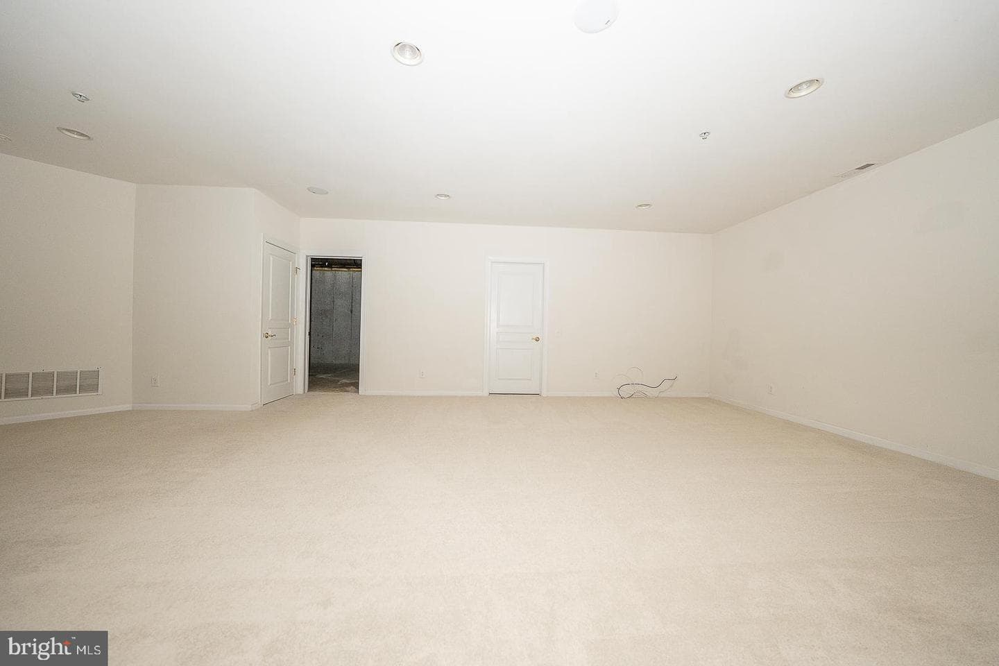 206 Excalibur Drive photo 32