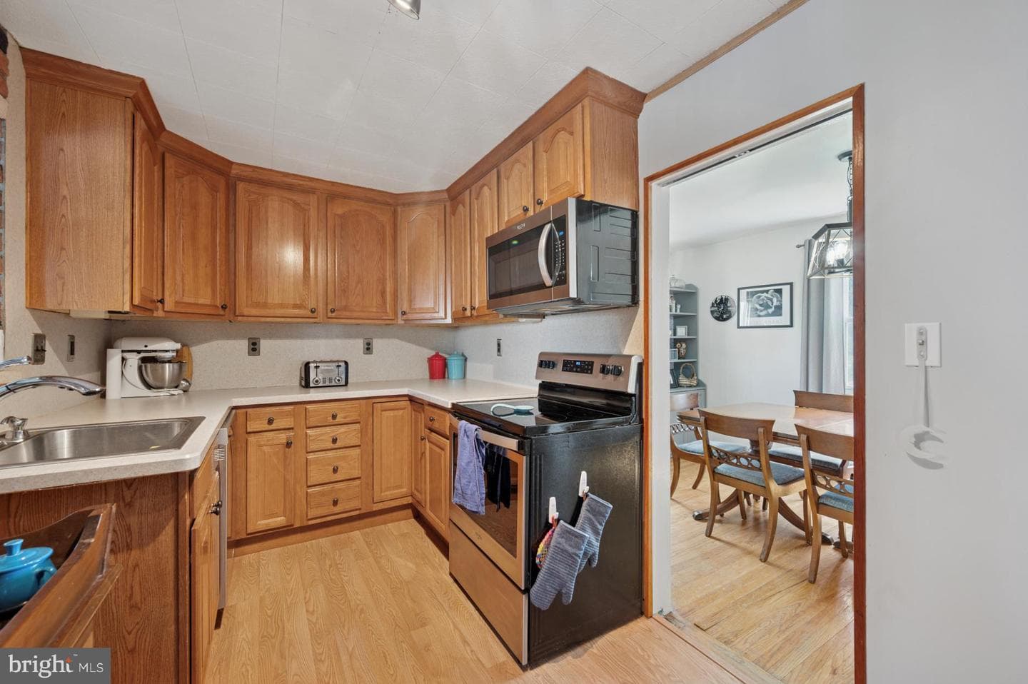 104 Scheivert Avenue photo 8