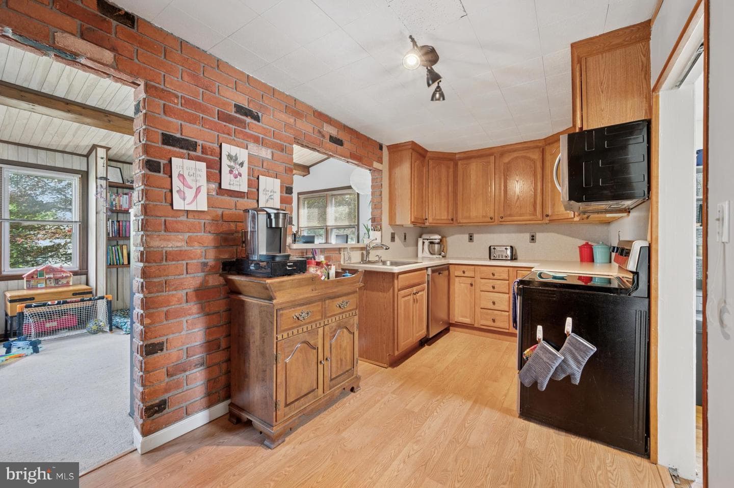 104 Scheivert Avenue photo 9