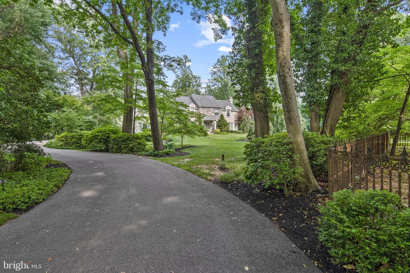 8 Shannon Circle photo 1