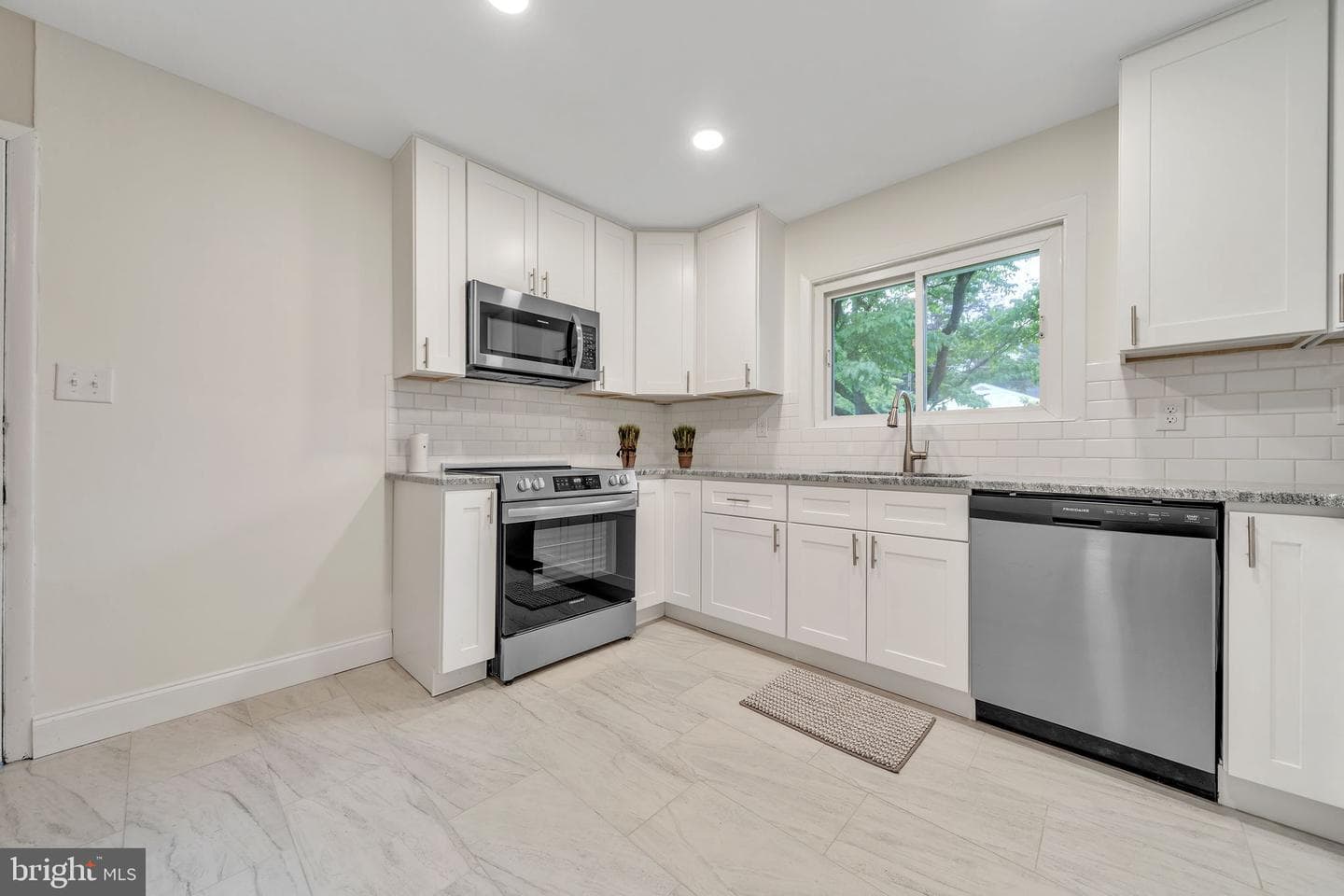 359 S New Middletown Road photo 4