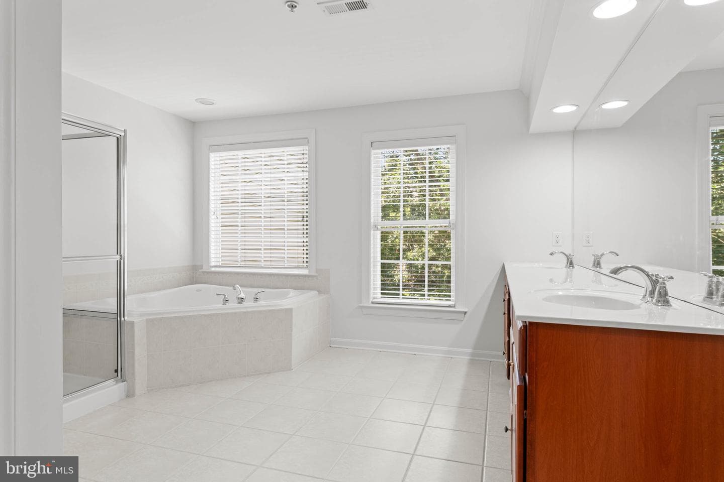 302 Arthur Court photo 34
