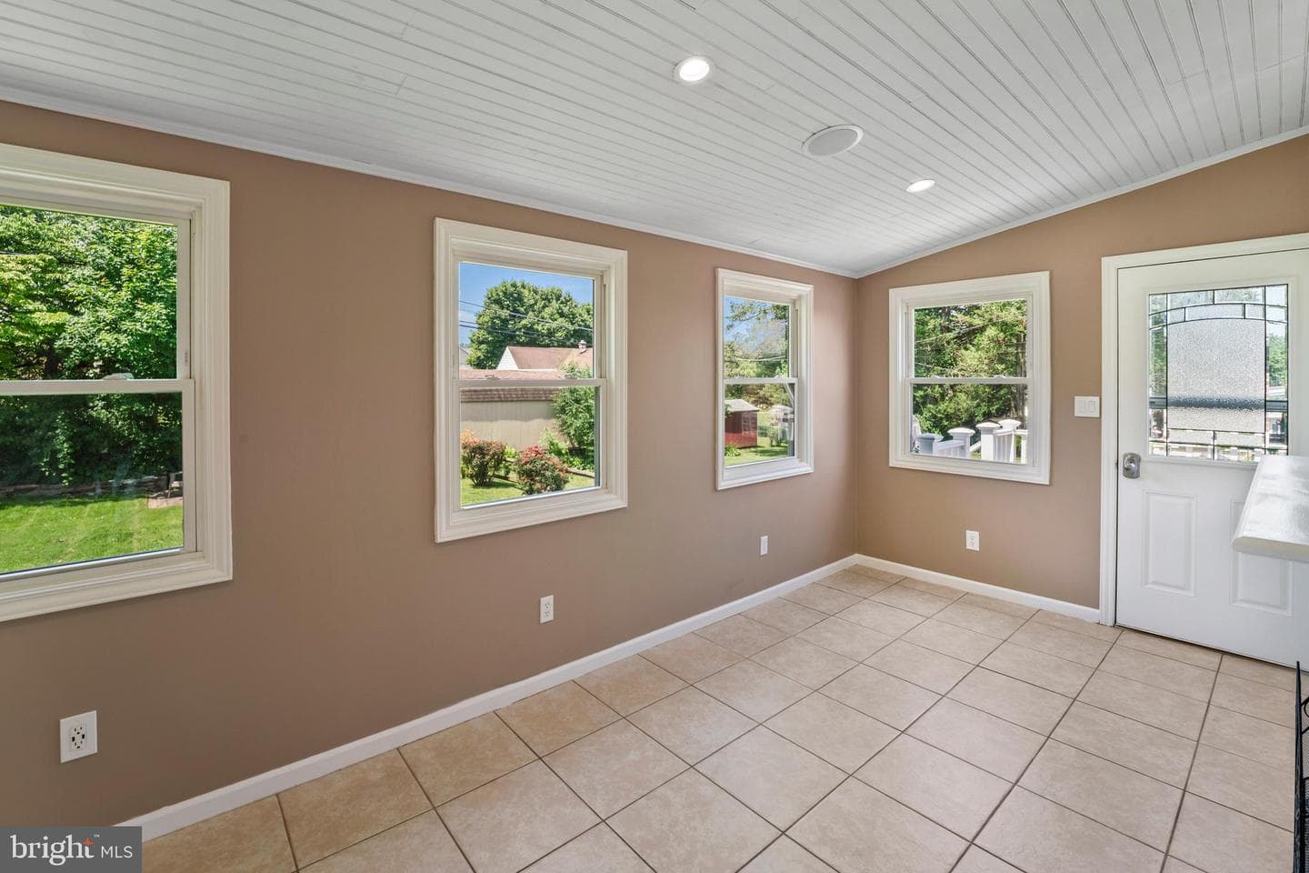 51 E Ann Road photo 27