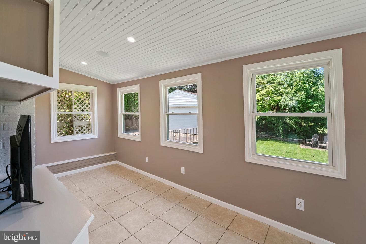 51 E Ann Road photo 28