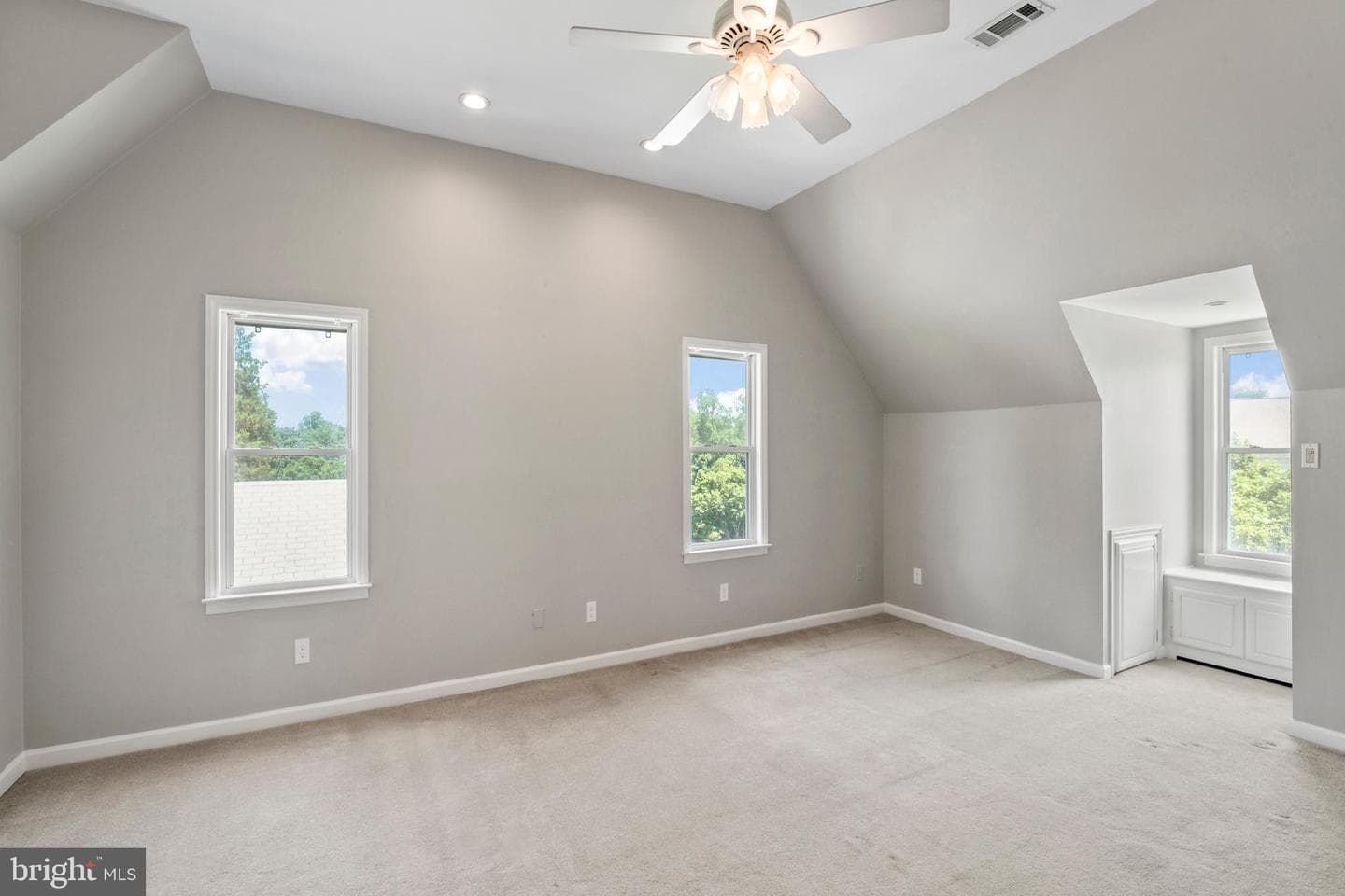 51 E Ann Road photo 31